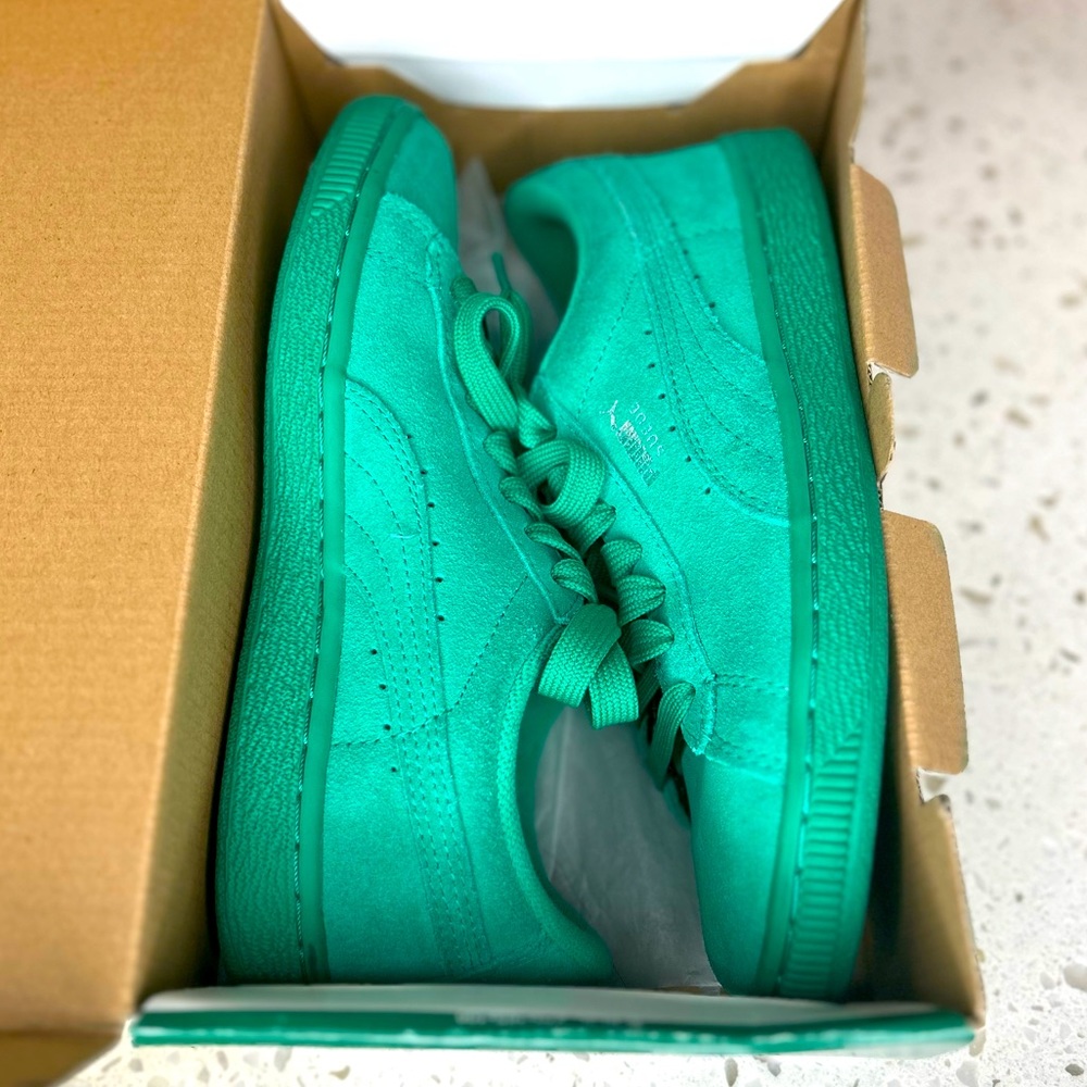 Suede Jr Simply Green Puma( Big Boy Size 5 or Women’s 6.5)